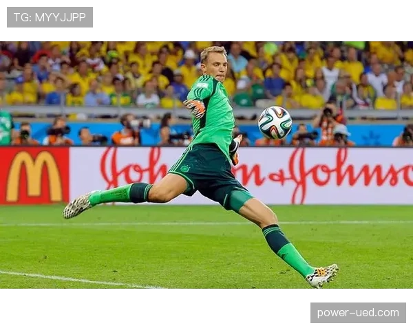 布冯本赛季门线飞扑频繁关键扑救显著提升防守稳定性